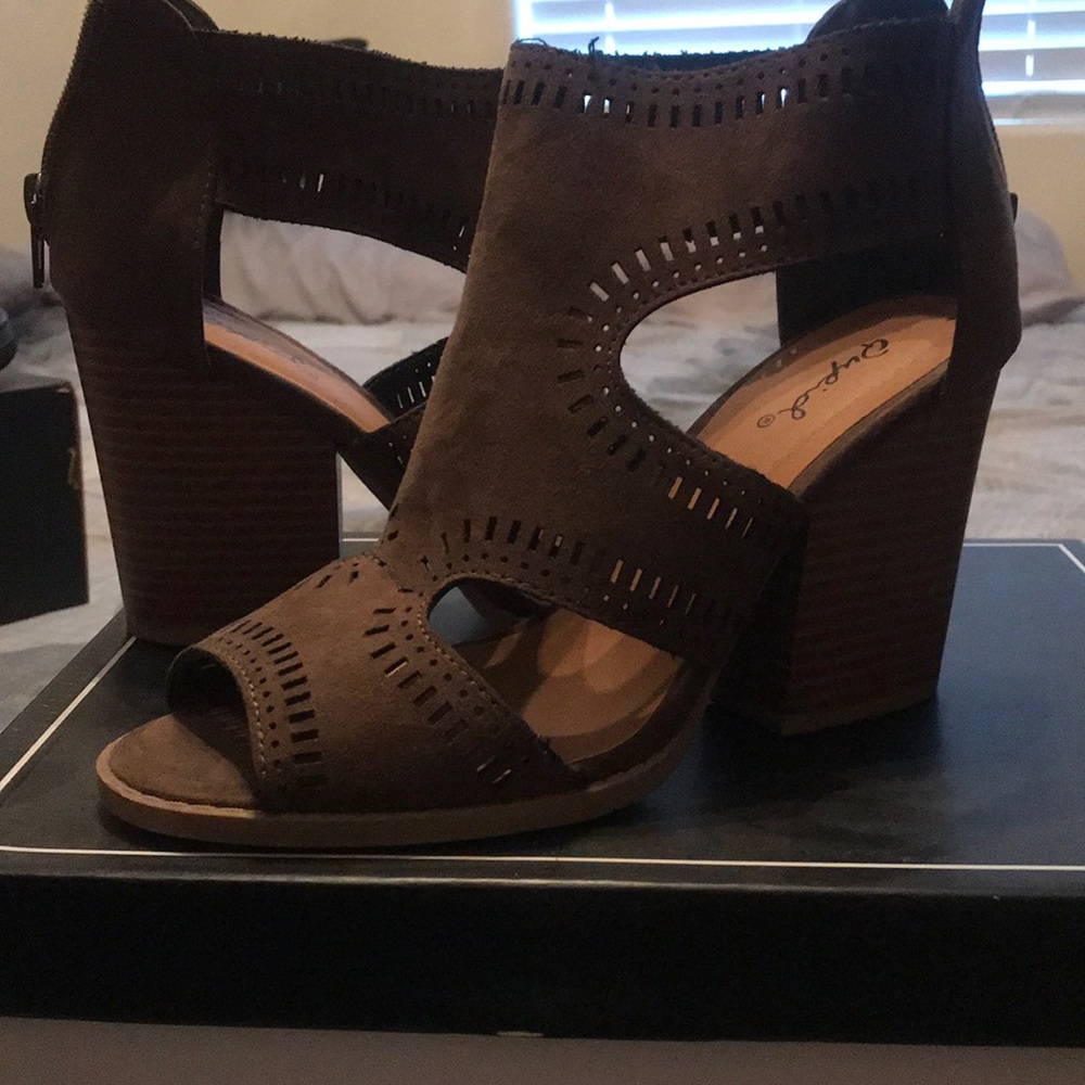 Olive green open toed wedges